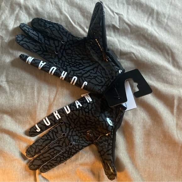 Jordan Football Gloves - Picture 2 of 3